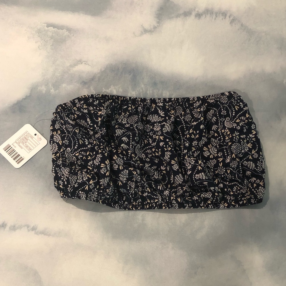 ⚡️3 FOR $20 UO Navy/Floral Top - Picture 6 of 7